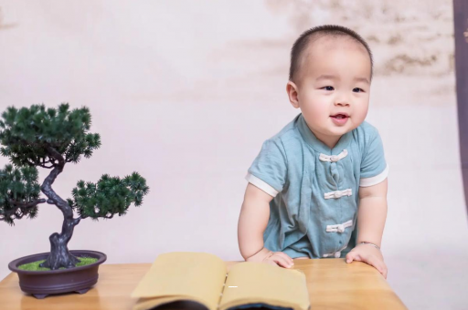 代怀生子好找吗六个月宝宝可以坐吗