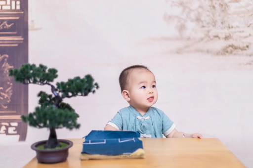 代怀生子好找吗宝宝总是抠鼻子